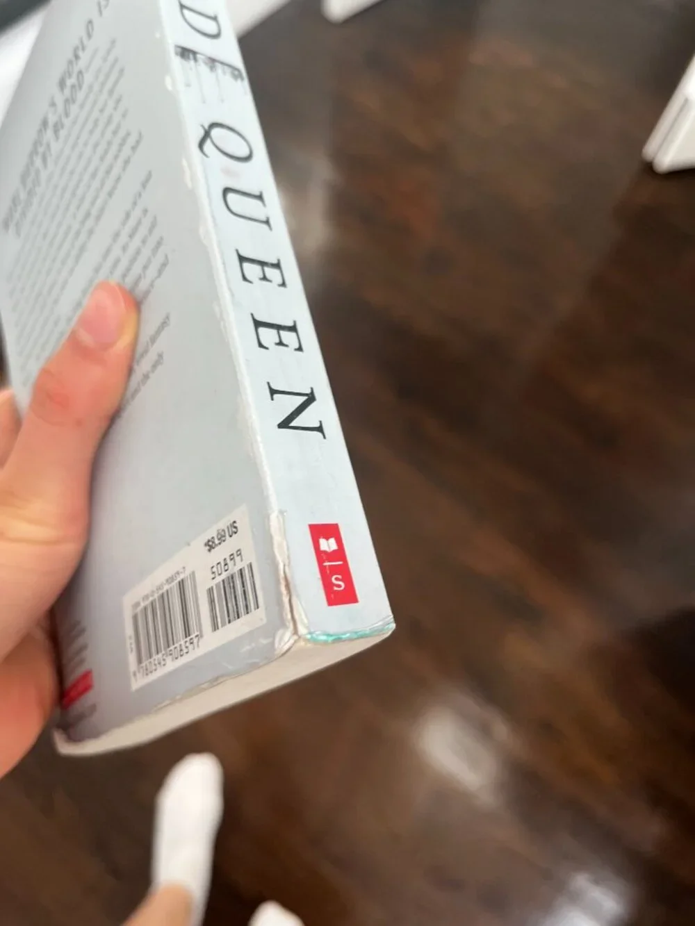 Red Queen by Victoria Aveyard